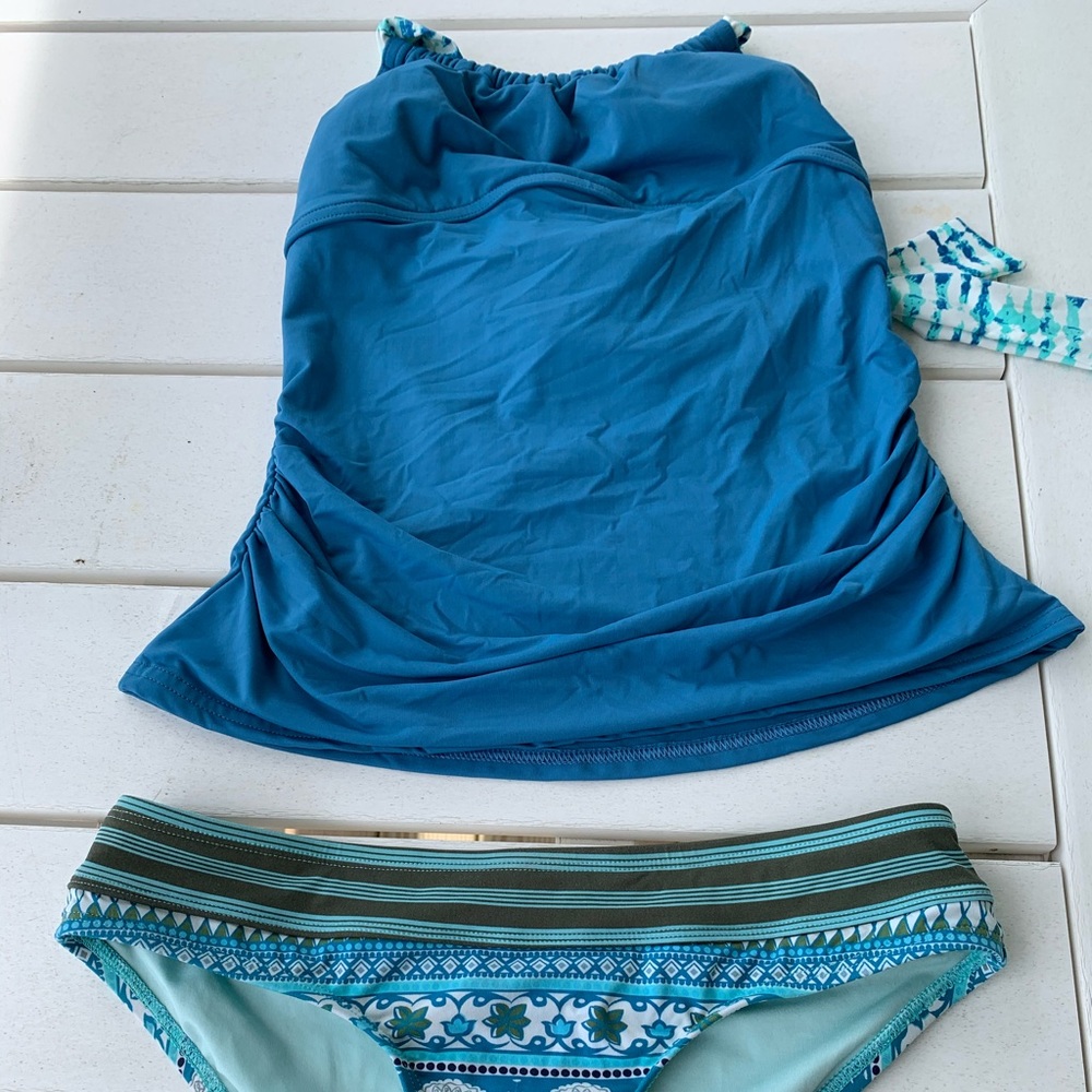 Carve tankini top and bottoms